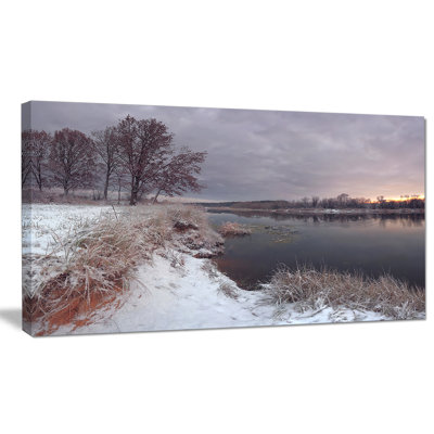 «Winter River in Dark Morning», reproduction de photo sur toile tendue