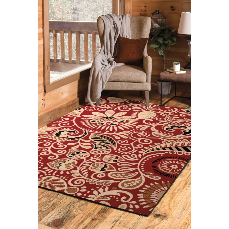 Tapis rouge à motif floral Carlile, 5 pi 3 po x 7 pi 2 po
