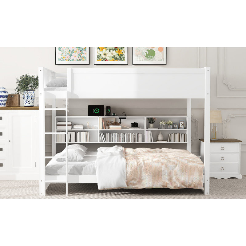 Grand lit superposé au-dessus d'un grand lit avec rangement et armoires, Blanc