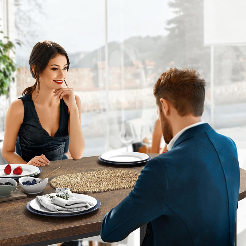 Table de bar et chaises pour 2 tables de salle à manger avec support à vin à deux niveaux et verres suspendus brun texturé et 2 sièges rembourrés en cuir pu pour salle à manger
