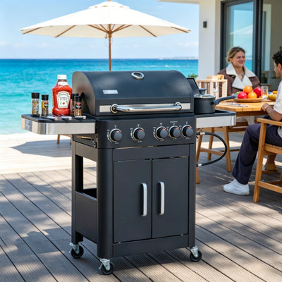 Four à propane noir à quatre brûleurs avec ensemble de poêles à frire, brûleur latéral inclus, multifonctionnel pour la cuisson à l'extérieur.