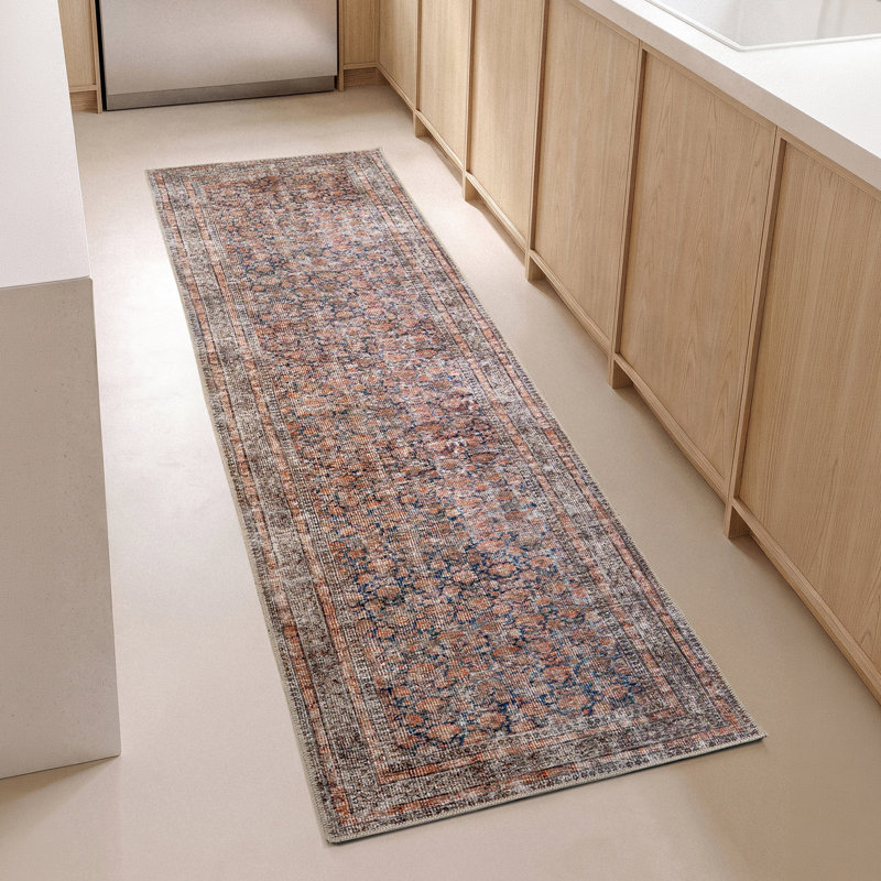 Tapis de couloir d'inspiration rétro Canton, 2 pi 6 po x 8 pi | Personnage rétro, inspiré de l'héritage, design rétro, palette argile rose et graphite, tissage plat dense, fabriqué pour le quotidien