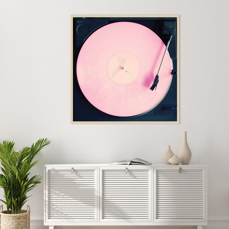 «Pink Record» par Caroline Mint - photographie avec cadre photo, Brun, H 41 po x l 41 po