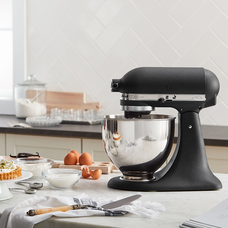 Batteur sur socle à tête inclinable de 5 pte Artisan® de KitchenAid®, Noir impérial