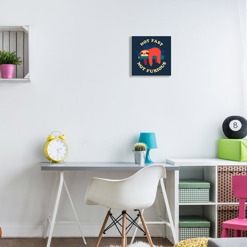 «Not Fast Furious Sleepy Orange Sloth Percher Branch» par Michael Buxton - impression, L 12 po x H 12 po, Plaque murale