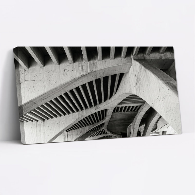 Structure de pont en béton nervuré en toile noire et blanche, 32“W x 16”H