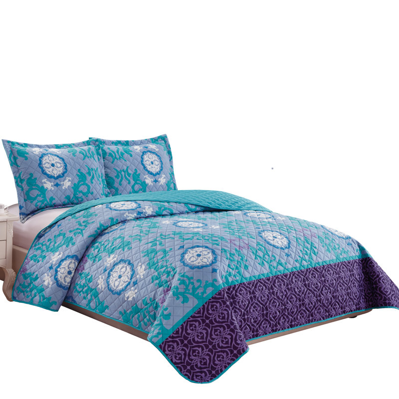 Benedicte Reversible Quilt Set, King Quilt + 2 Shams