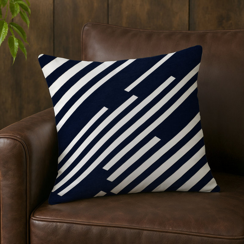 Coussin décoratif intérieur et extérieur à rayures diagonales, Bleu marine/blanc, Carré 18 po