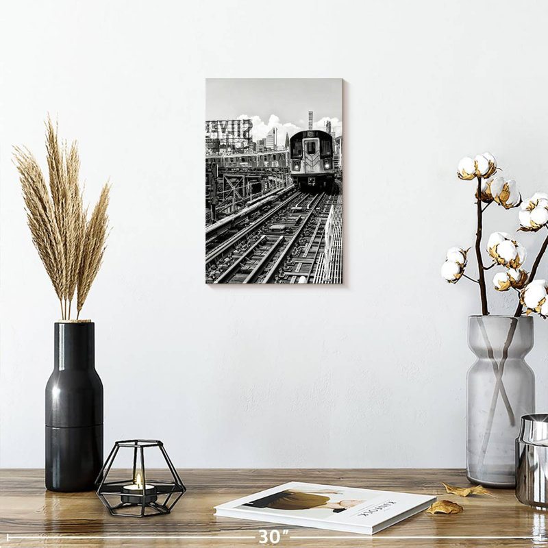 Mehar Line 7 Queens, 30" H x 20" W