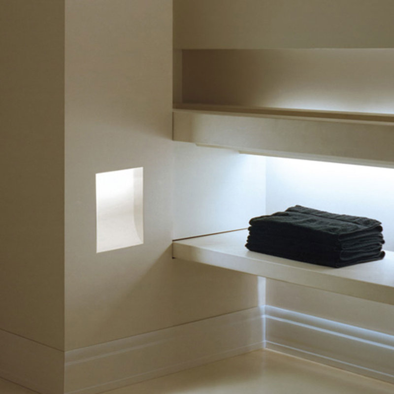 Moulure en T en plastique blanc H 5 7/8 po x l 78 3/4 po x P 5/8 po