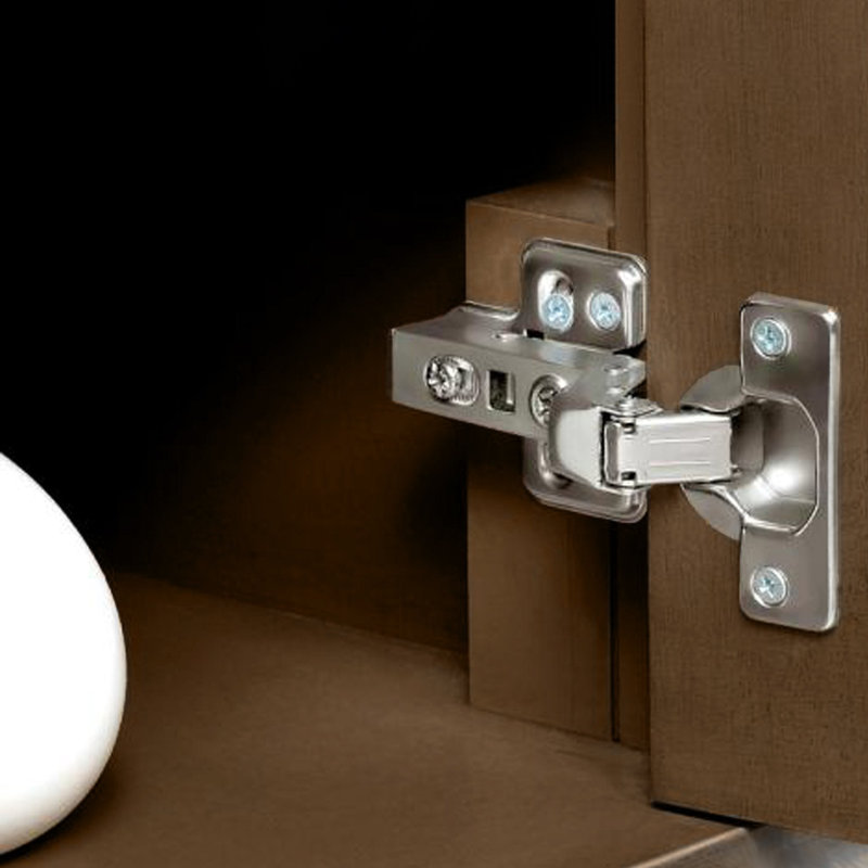 Meuble-lavabo de 30 po avec comptoir en marbre de Carrare et lavabo, quincaillerie chromée, Chrome chrome
