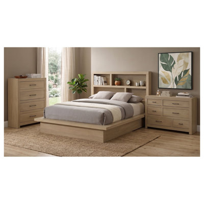 Ensemble de chambre à coucher Callahan en chêne clair, 3 pièces, comprenant une tête de lit bibliothèque, une commode et un chiffonnier.