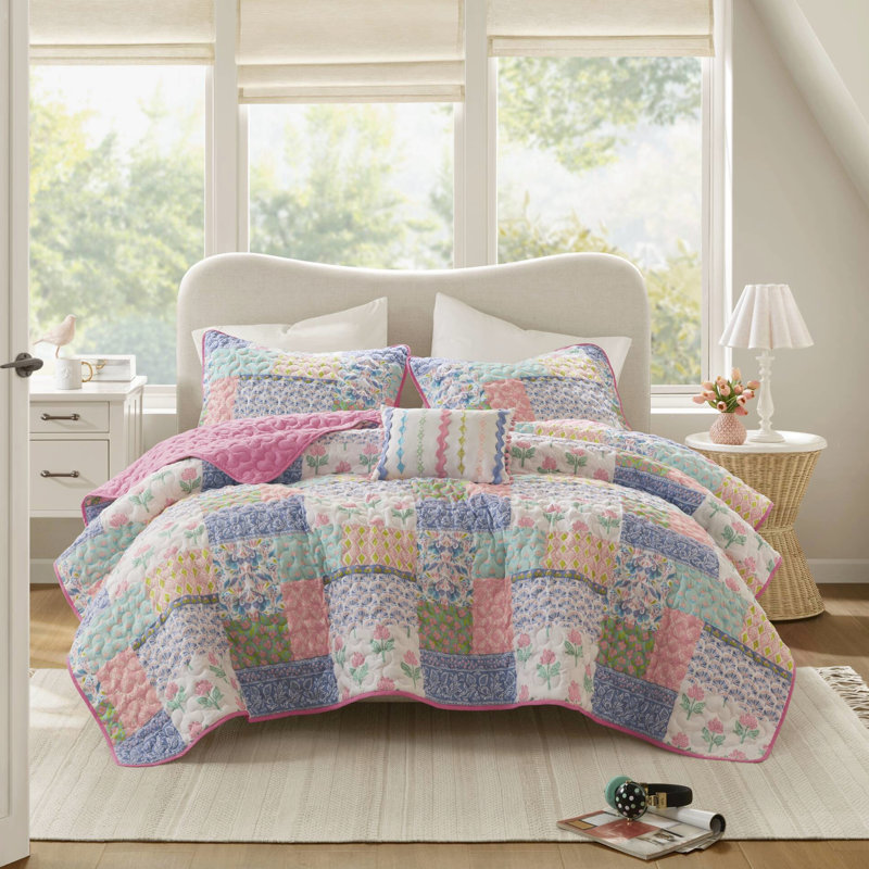 Courtepointe rose / double rose avec un patchwork ludique et un revers uni et apaisant, confortable et doux, mélange de rayures florales facile à superposer, style réversible, rembourrage, repos confortable