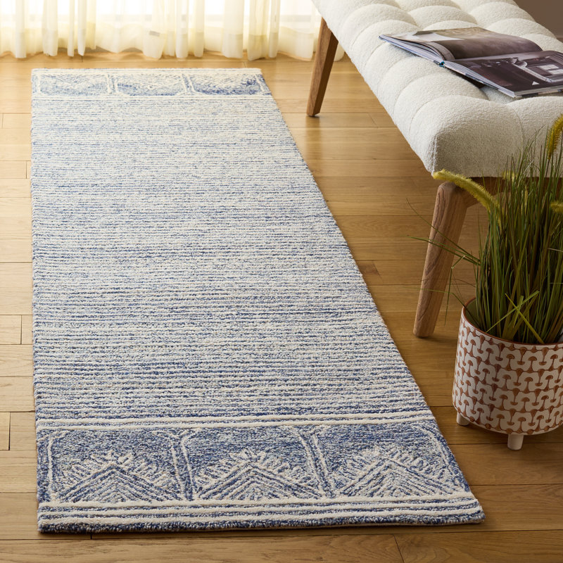 Laine de pin touffetée à la main 805 Coton Tapis géométrique en latex bleu / ivoire, Tapis de couloir 2 pi 3 po x 8 pi