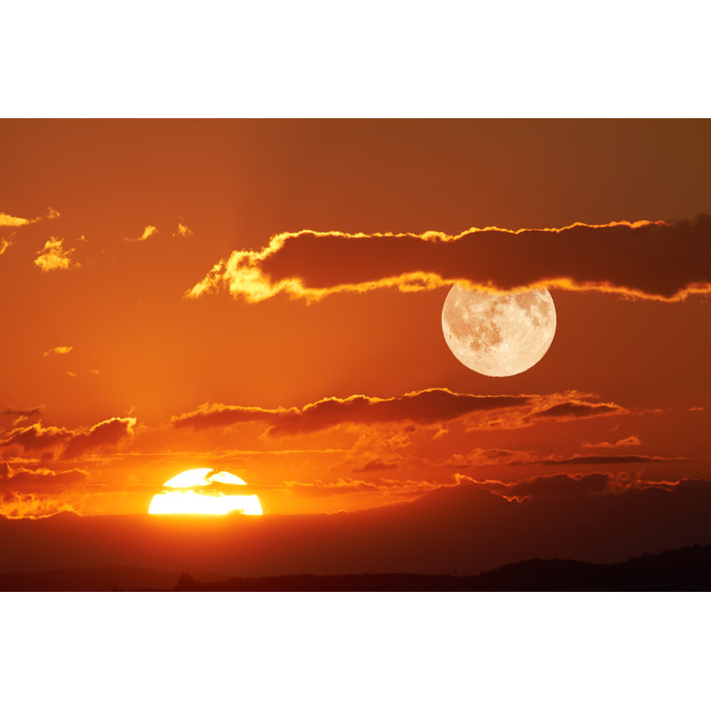 Soleil et lune - reproduction sur toile tendue, H 24 po x l 36 po x P 1 po