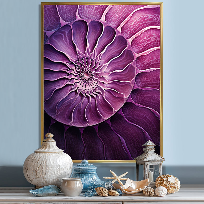 Nautilus prune coquillages I sur toile, Cadre flottant doré, H 32 po x l 16 po x P 1 po