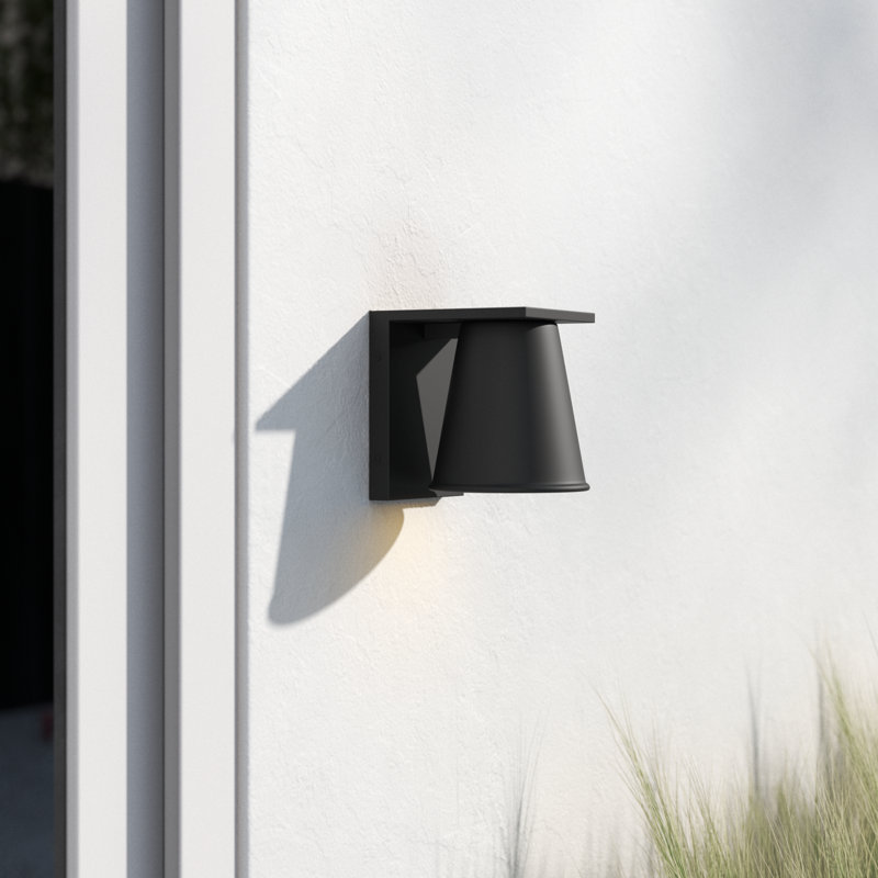 Lynnette Wall Light, Black