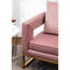 Élégante chaise d'appoint rembourrée en velours rose avec accoudoirs découpés et une base solide et glamour à structure carrée robuste-545559502