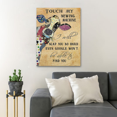 Une vache réparée à partir de vêtements - Art textuel sur toile tendue