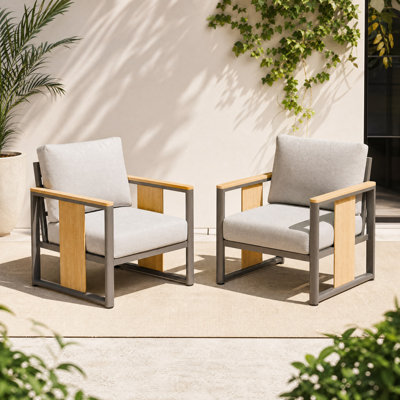 Causeuse d'extérieur moderne avec accents en bois de teck, coussins gris résistants aux intempéries, structure en aluminium durable pour terrasse et bord de piscine