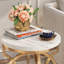 Table de bout ronde de 20 po avec plateau en faux marbre, table d'appoint moderne avec base dorée en forme de O, table de chevet pour le salon et la chambre à coucher, finition blanche et dorée