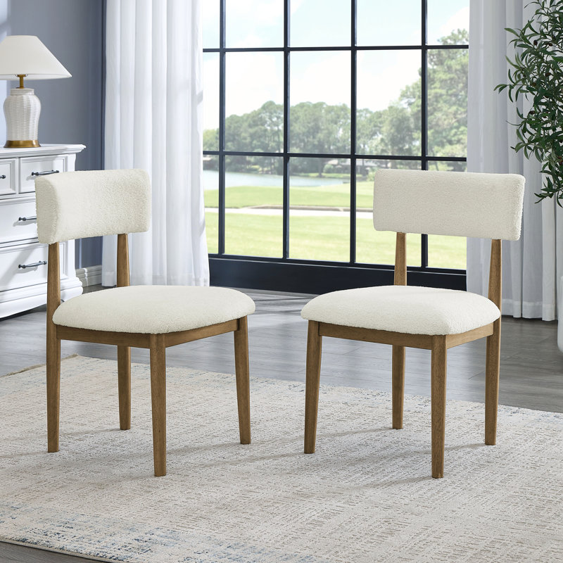 Ensemble de 2 chaises d'appoint en chêne noyer avec tissu Sherpa beige, alliant confort et élégance pour les espaces de salle à manger modernes