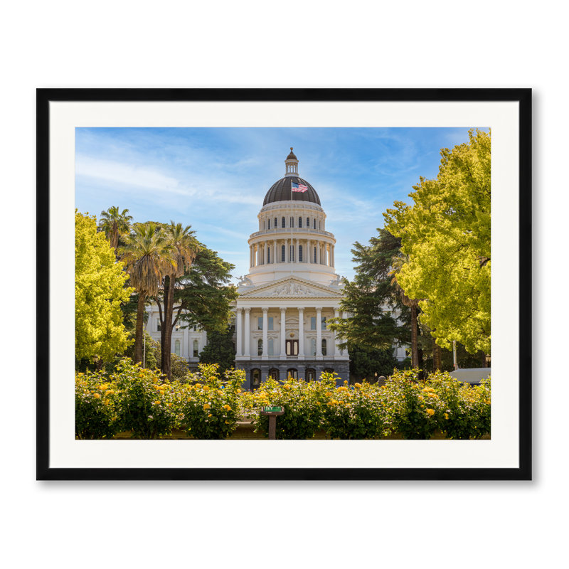 State Capitol in Sacramento par Steven Heap, Papier avec cadre noir, H 24 po x l 30 po
