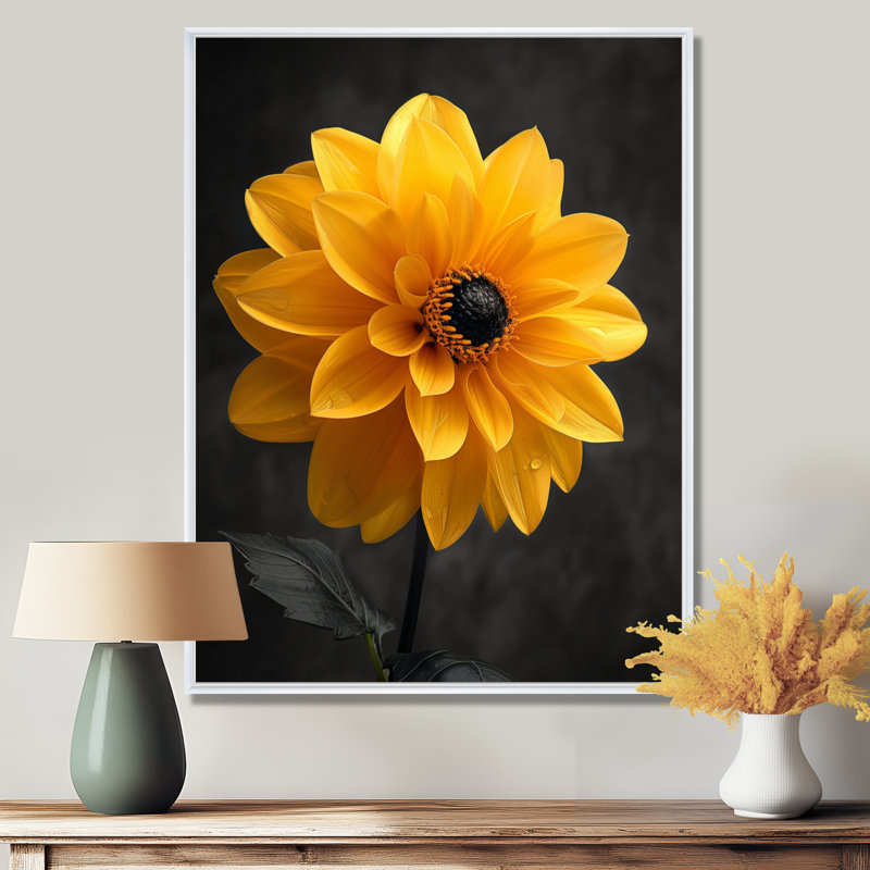 «Dahlia Moment I», reproduction d'art mural monochrome, Cadre flottant blanc, H 32 po x l 16 po x P 1 po