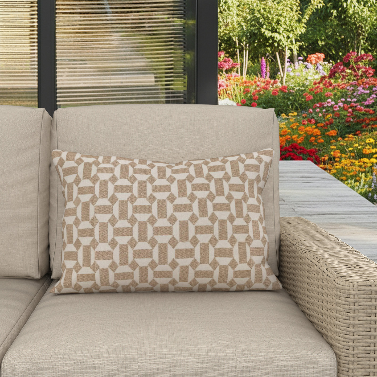 Amala Outdoor/Indoor Kidney Pillow, Assemble Sand