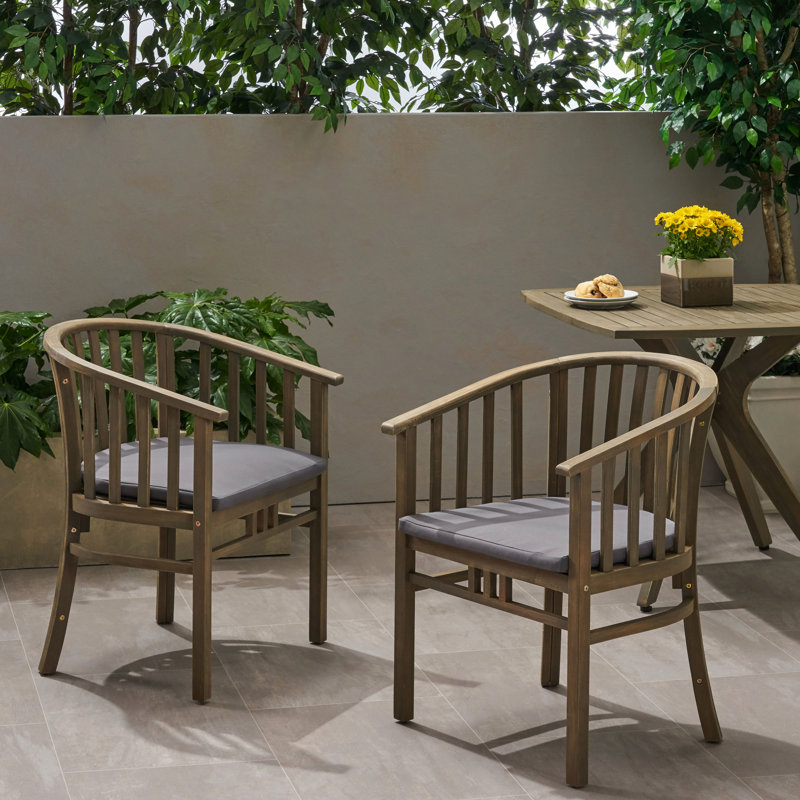 Les chaises d'extérieur en bois avec coussins en velours gris foncé, de 2, créent une ambiance luxueuse, 2 chaises de salle à manger, grises. Coussins à eau pour repas relaxants
