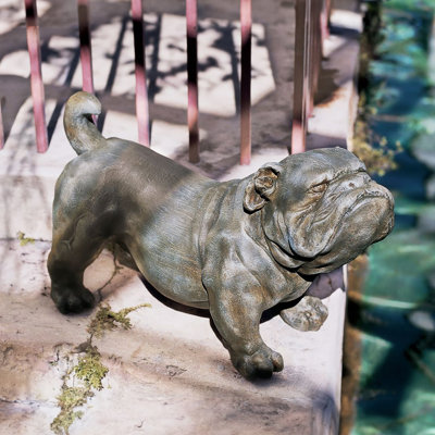 Brutus the english bouledogue statue