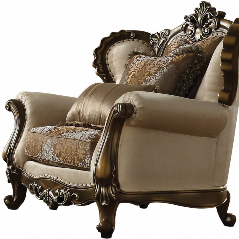 Fauteuil à oreilles capitonné en damas brun clair Gracie Mills avec coussins décoratifs