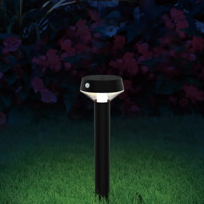 Éclairage de sentier ou de clôture à DEL avec détecteur de mouvement infrarouge et capteur de lumière du jour à 8 lumières à charge complète 3000K East Grove Home EcoPath Solar Collection