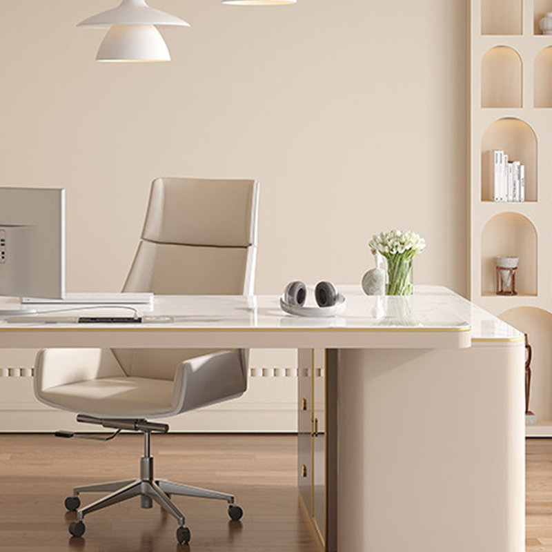 Bureau de luxe haut de gamme moderne et lumineux