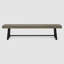 Banc en bois gris pour créer un espace d'équilibre extérieur
