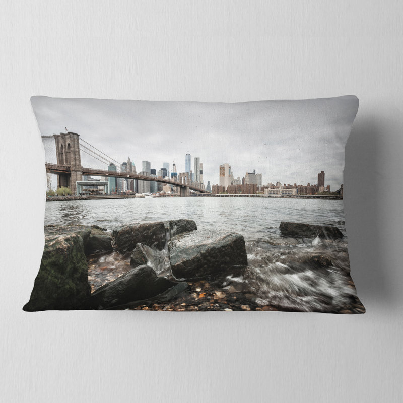Coussin Cityscape Brooklyn Bridge, Rectangle, 12 po x 20 po
