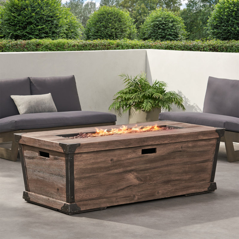 Table de foyer d'extérieur en béton pour terrasse, foyer rectangulaire à combustion au gaz de 56 pouces - 50 000 BTU, table de foyer à motif de bois, brun (couvercle de réservoir non inclus)