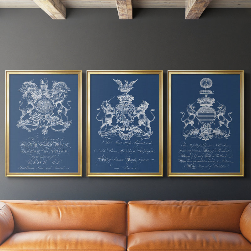 Heraldry on Navy I - Toile tendue avec châssis sur mesure - 3 pièces, H 19 po x l 27 po, Doré