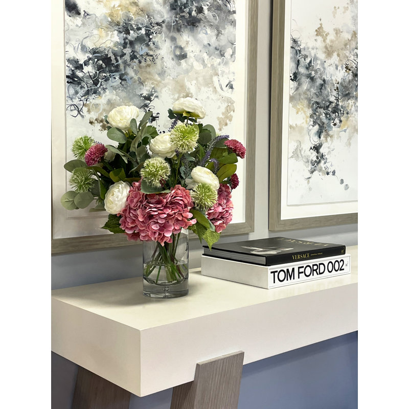 Arrangement floral Darla avec hortensias, renoncules et chardon Darla