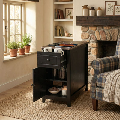 Table de bout étroite étroite de 25,8 po avec station de charge cachée - Table d'appoint USB-C avec armoire de rangement et tiroir profond de 6,4 po - Table de chevet de ferme - Noir