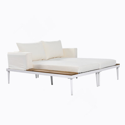 Lit de jour d'extérieur en métal pour patio avec espaces latéraux en bois pour les boissons et les chaises longues