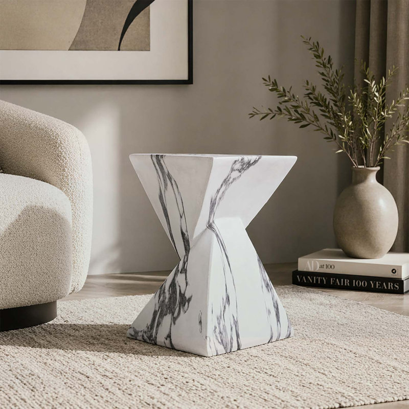Table d'appoint d'extérieur moderne avec motif cannelé sculptural, minimaliste pour le jardin, Marbre