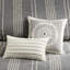 Édredon 3 pièces double / grand. Coton en gris. Rayures brodées sur fond gris. Revers avec motif. Finition en forme de couette. Lavable à la machine. Gris double / grand mini 100% coton. Imprimé diamant à revers gris.-127366377-127366376