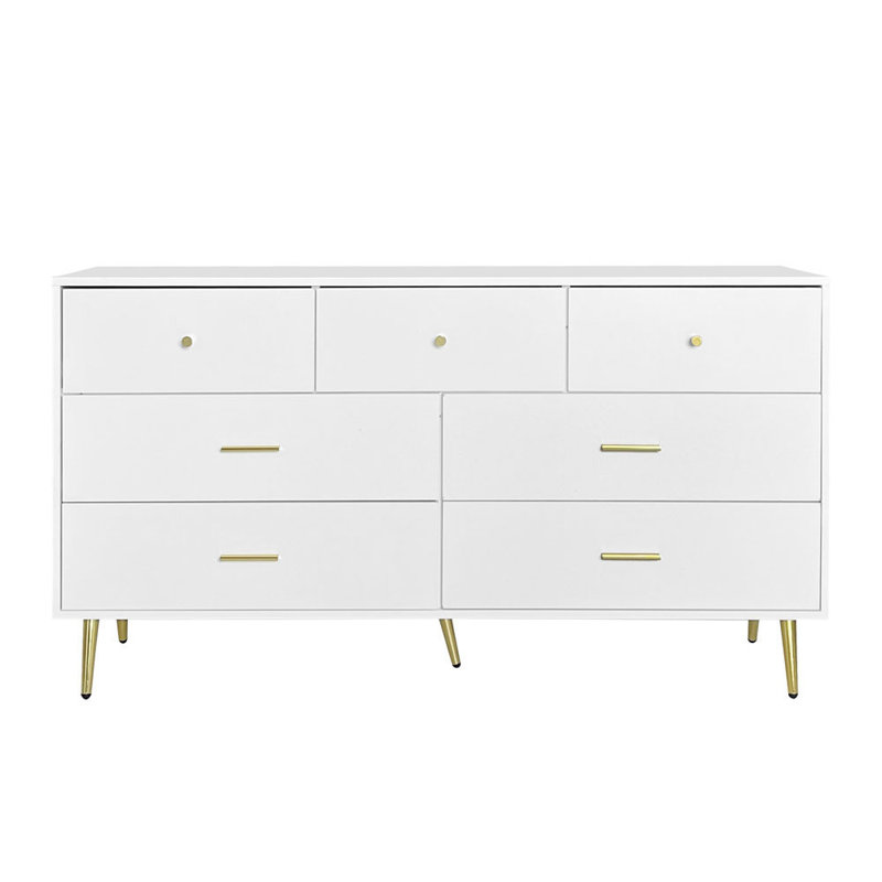 Grande commode à sept tiroirs avec poignée dorée et pieds dorés de couleur blanche