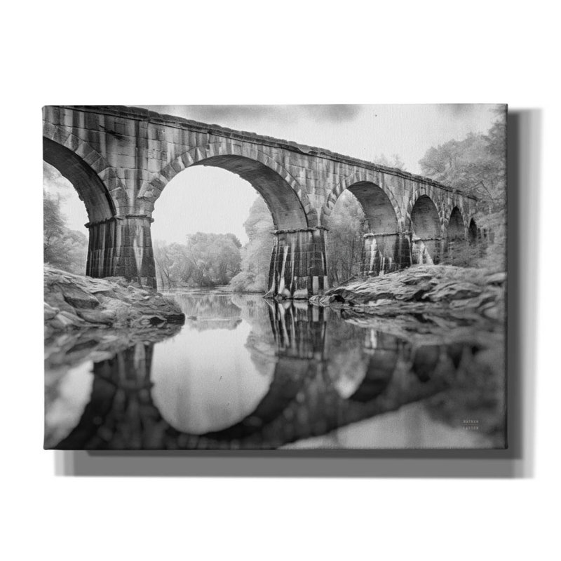 Art mural sur toile Epic Graffiti «Aqueduct V» par Nathan Larson, 54 po x 40 po