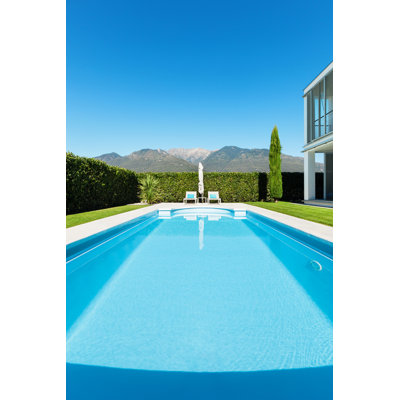 «Modern Villa with Pool» par Piovesempre - Photographie sur toile tendue
