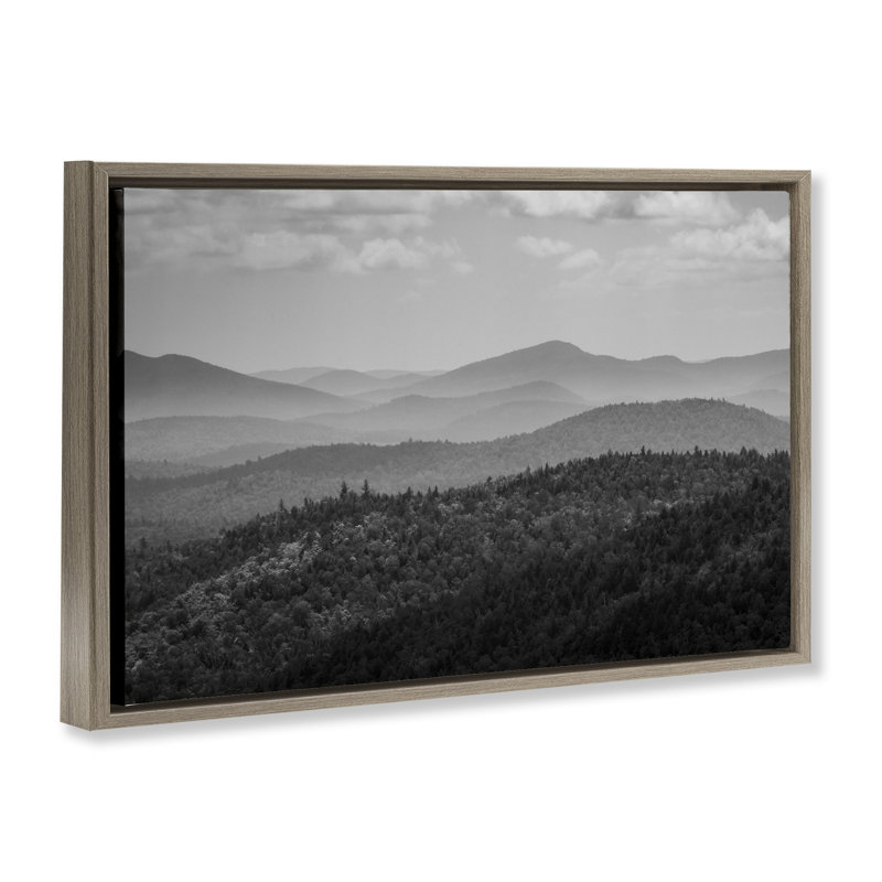 Cadre flottant Misty Adirondack Mountains, conception de James Rodewald, H 17 po x l 25 po, Cadre flottant orme Montalcino