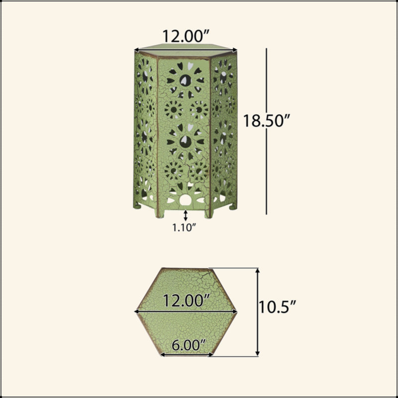 Charmante table d'appoint en fer pour une utilisation polyvalente sur le patio, rehaussant l'ambiance extérieure.