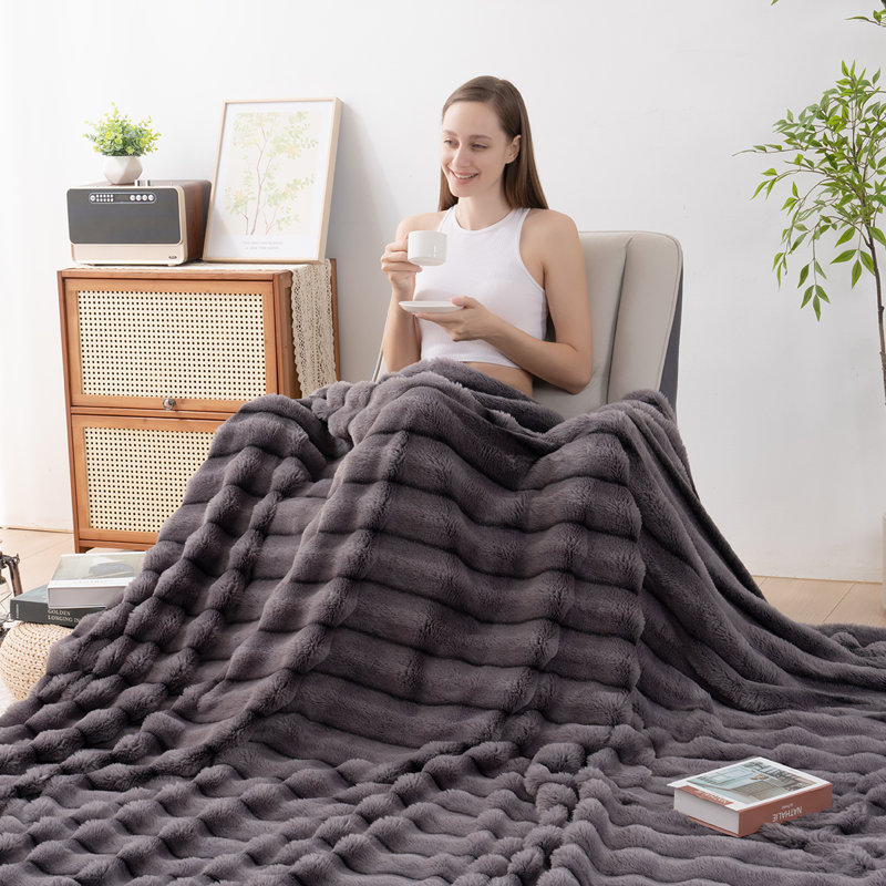 Cozy and Comfortable Faux Fur Blanket A soft, plush blanket perfect for sofas, featuring a fluffy, thick, and plush texture. Ideal for sofas, bedrooms, and living rooms.