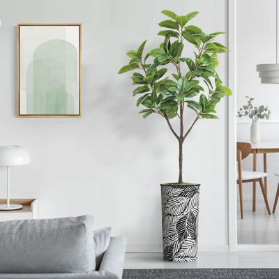 Arbre artificiel dans un pot à fleurs texturé blanc minimaliste moderne